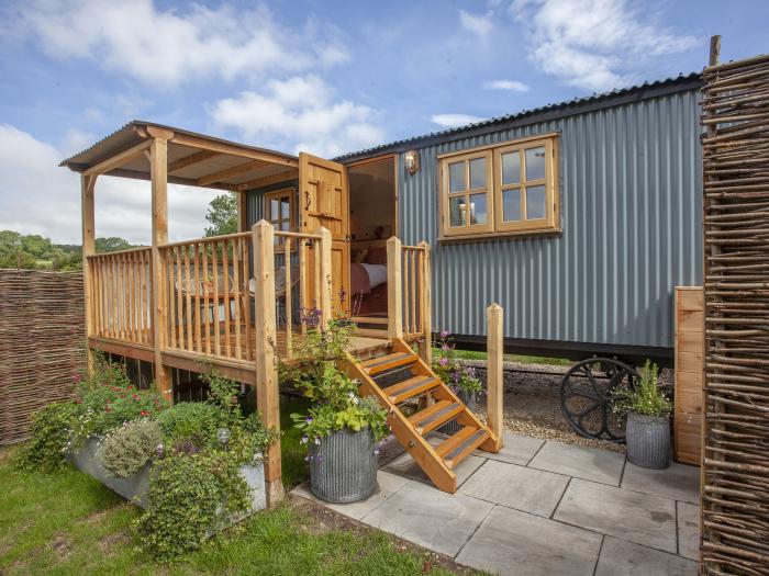 Spindleberry Hut, Piddletrenthide, Dorset, In the Dorset Area of Outstanding Natural Beauty, One bed