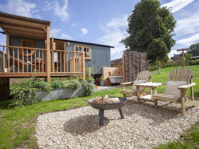 Spindleberry Hut, Piddletrenthide, Dorset, In the Dorset Area of Outstanding Natural Beauty, One bed