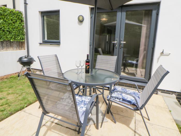 Ocean Retreat is nr Paignton, Devon. Two-bedroom townhouse near amenities and beach. Enclosed garden