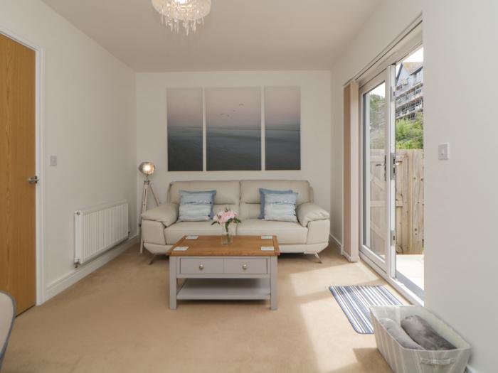 Ocean Retreat is nr Paignton, Devon. Two-bedroom townhouse near amenities and beach. Enclosed garden