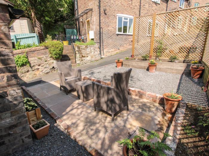 The Office, Ironbridge, Shropshire. Close to a pub, shop and a river. Garden with furniture. Parking