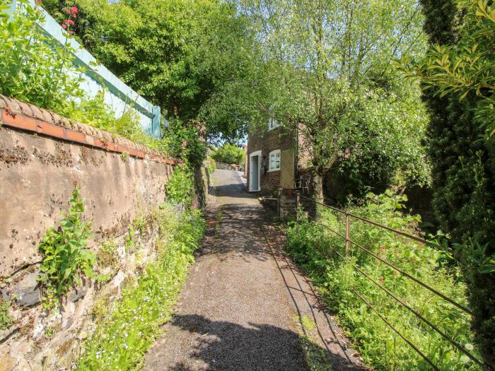 The Office, Ironbridge, Shropshire. Close to a pub, shop and a river. Garden with furniture. Parking