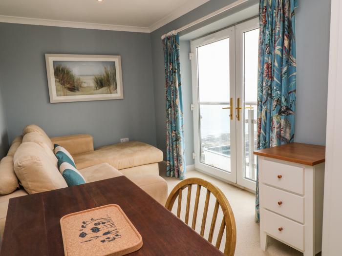 Looe Island View in Downderry, Cornwall, sea views, off-road parking, enclosed garden, dog-friendly.