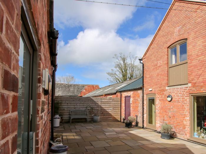 The Flo Jo, Welshampton, near Ellesmere, Shropshire close to many scenic walks First-floor apartment