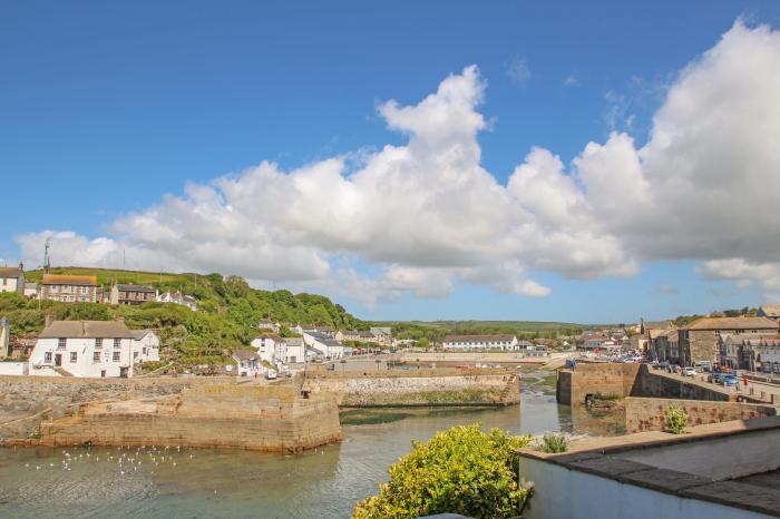 Fisherman's Cottage, Porthleven, Cornwall, dog-friendly, woodburning stove, romantic, close to beach