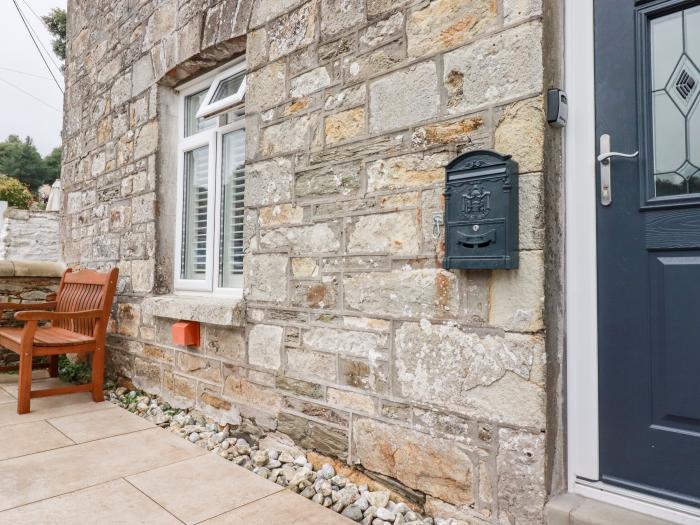 Still Waters Pentewan, Cornwall. Woodburning stove. Close to amenities and a beach. Private parking