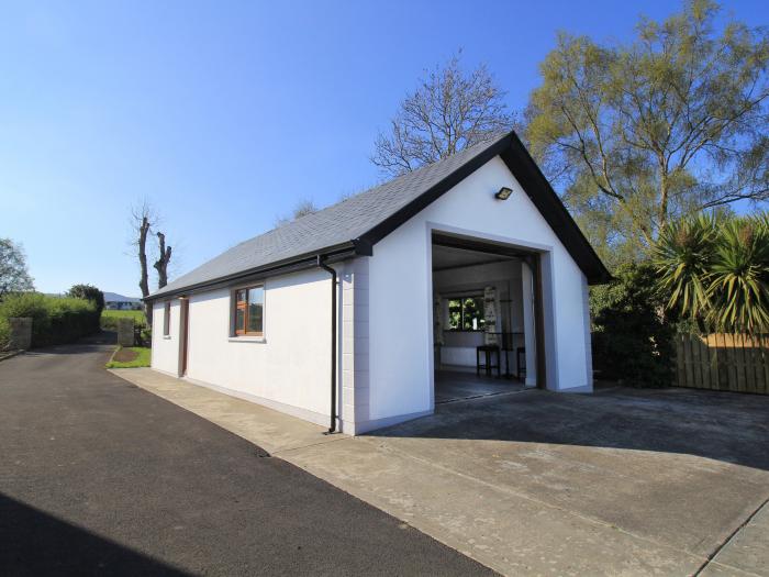 Rose Cottage in Muff, County Donegal. Hot tub. Barbecue. Off-road parking. Woodburning stove. Games.