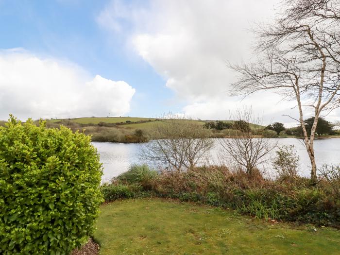 Lake View 10 on Par Sands Park, Cornwall. Dog-friendly, beach nearby, on-site swimming pool, parking