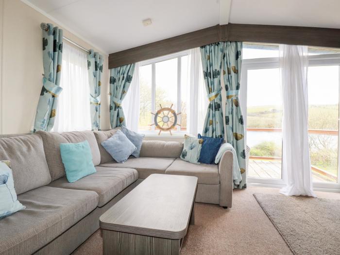 Lake View 10 on Par Sands Park, Cornwall. Dog-friendly, beach nearby, on-site swimming pool, parking