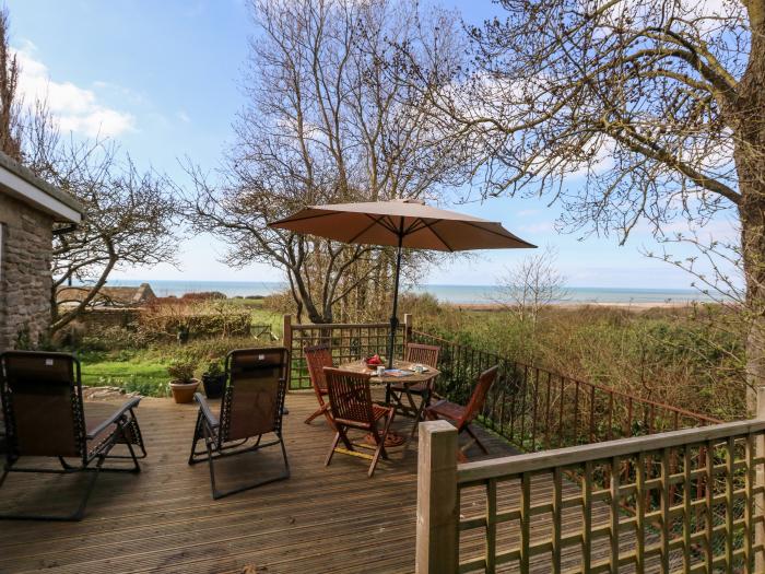 Eweleaze, West Bexington, Dorset, Close to a beach, Close to amenities, Sea views, Open-plan, Garden