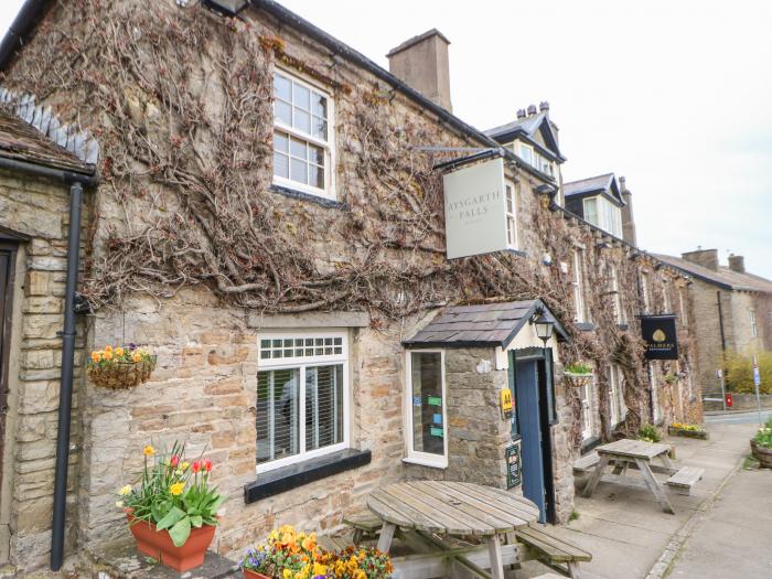 Hillside House, Aysgarth, North Yorkshire, Yorkshire Dales National Park, Patio, WiFi, 5 x Smart TVs