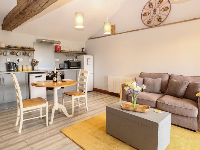 Bee Happy Barn in Beighton near Acle, Norfolk, near a National Park, ground-floor living, farm, 1bed