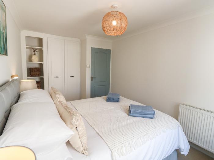 Seaspray, is in Teignmouth, Devon. Close to amenities and a beach. Stylish. Near National Park.
