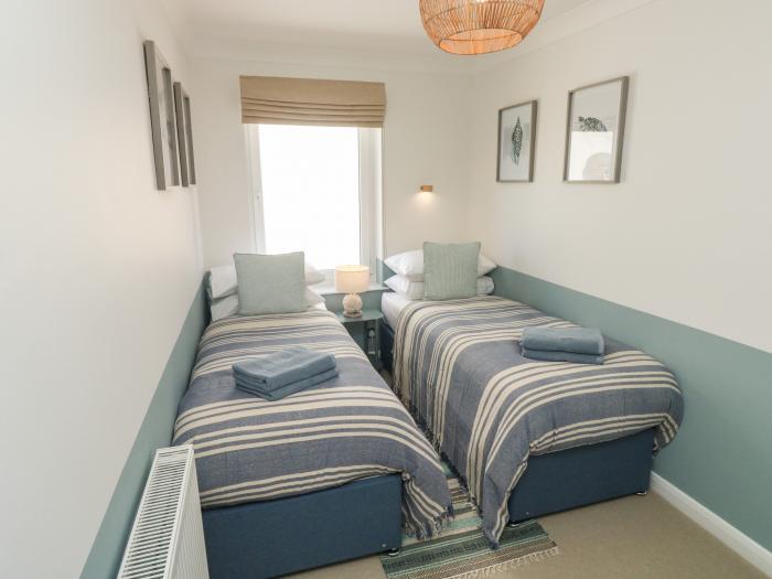 Seaspray, is in Teignmouth, Devon. Close to amenities and a beach. Stylish. Near National Park.