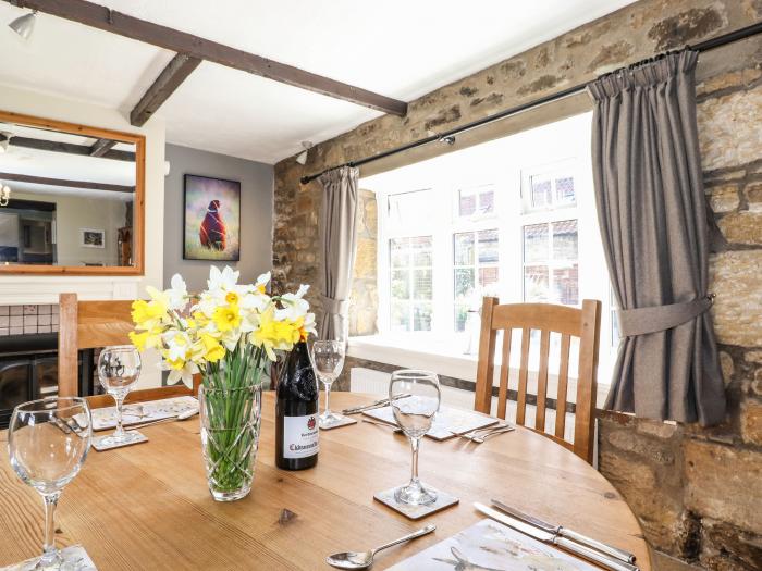 West Farm Cottage, Longhorsley, Northumberland. Woodburning stove, fridge, pet-friendly and parking.