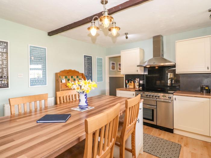 West Farm Cottage, Longhorsley, Northumberland. Woodburning stove, fridge, pet-friendly and parking.