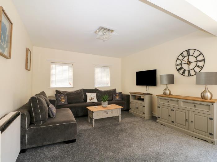 The Hideaway in Southsea, Hampshire. Close to amenities and a beach. Smart TV. Wi-Fi. Parking. 3bed.