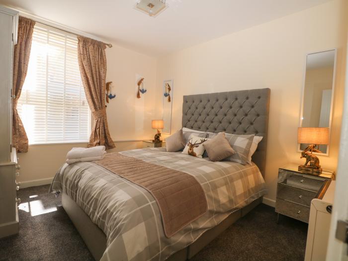 The Hideaway in Southsea, Hampshire. Close to amenities and a beach. Smart TV. Wi-Fi. Parking. 3bed.