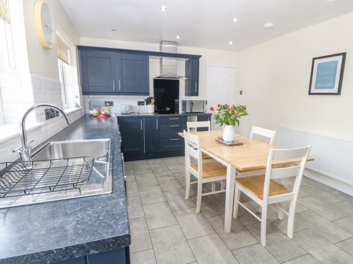 Cynefin, Llangefni, Anglesey, North Wales, Near Snowdonia National Park, Close to amenities, One dog