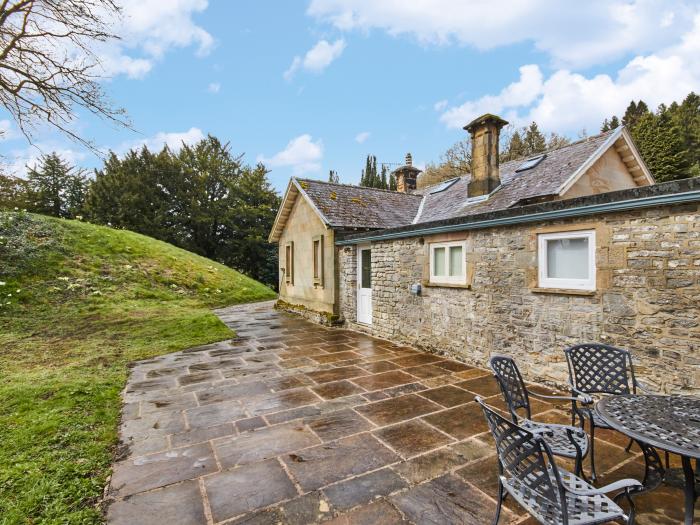 North Lodge, Hassop, Calver in Derbyshire, National Park, off-road parking, private patio, open fire