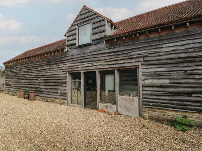 Brandeers Long Barn is in Brandier near Minety, Wiltshire. Near the Cotswolds AONB. Games room. 2bed