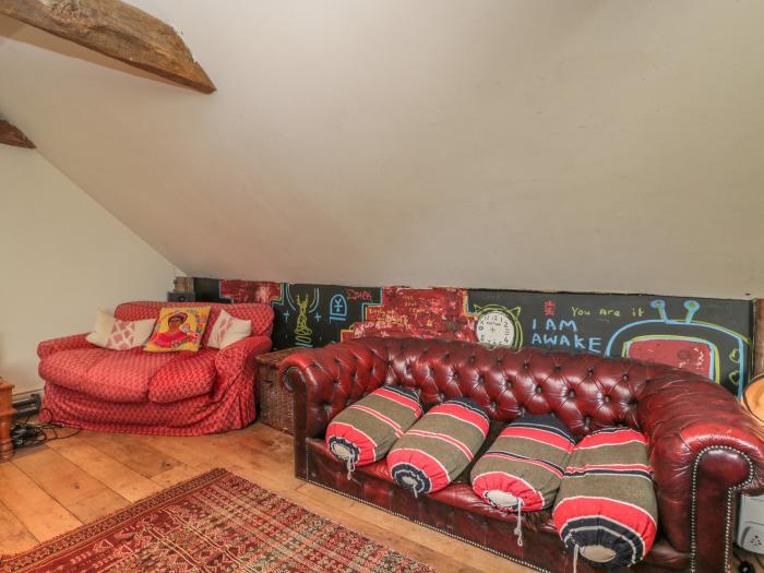 Brandeers Long Barn is in Brandier near Minety, Wiltshire. Near the Cotswolds AONB. Games room. 2bed