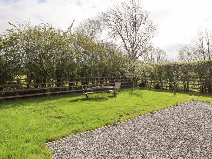 Barn Owl Annex near Bardney, Lincolnshire, off-road parking, pet-free, lawned garden,serene location
