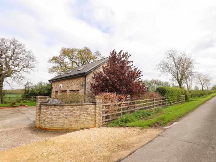 Barn Owl Annex near Bardney, Lincolnshire, off-road parking, pet-free, lawned garden,serene location