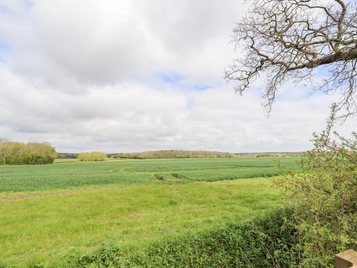 Barn Owl Annex near Bardney, Lincolnshire, off-road parking, pet-free, lawned garden,serene location