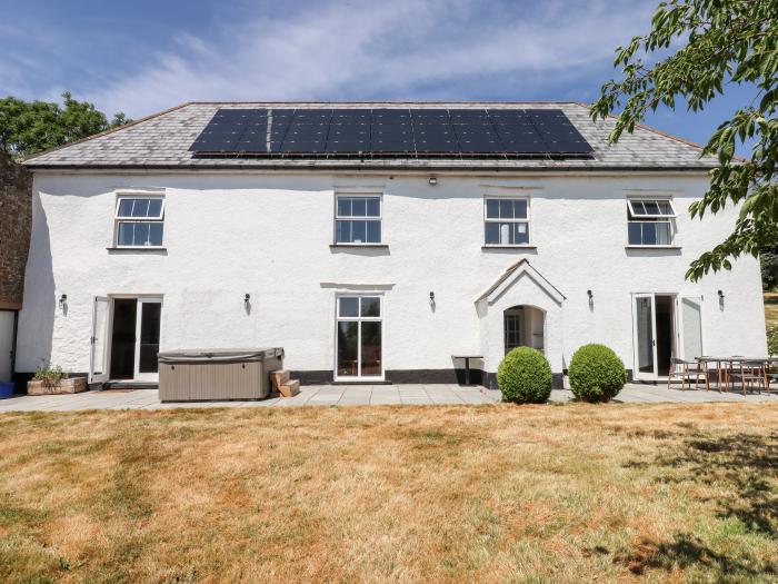 Upcott Farm in Morchard Bishop, Devon. Detached farmhouse. Country setting. Extensive garden. Pets.