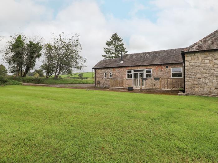 The Gate House is in Levens, Cumbria. Near a National Park. Ground-floor living. Open plan. Smart TV