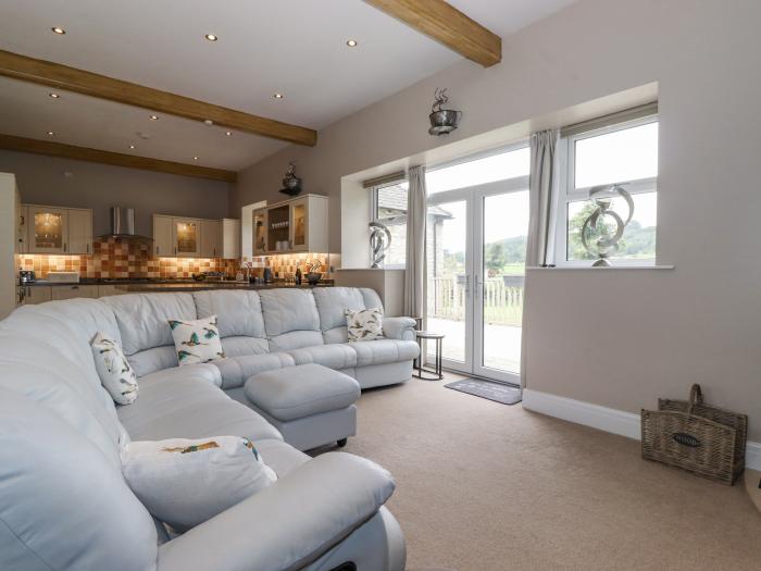 The Gate House is in Levens, Cumbria. Near a National Park. Ground-floor living. Open plan. Smart TV