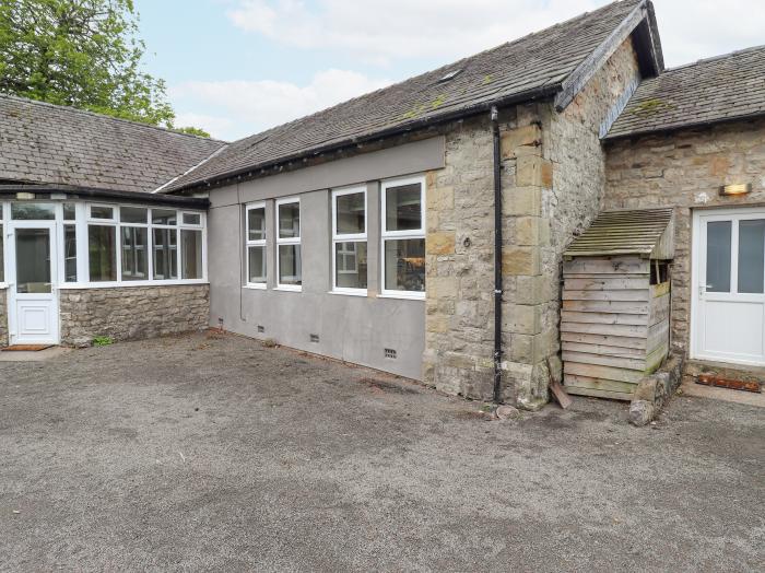 The Gate House is in Levens, Cumbria. Near a National Park. Ground-floor living. Open plan. Smart TV