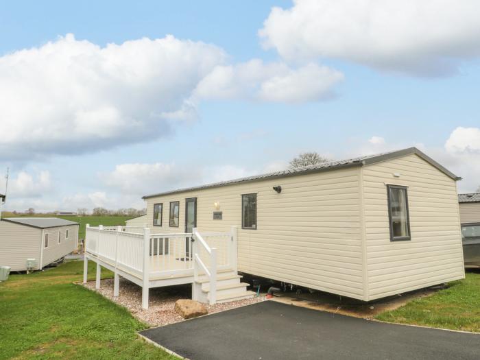 31 Long Dyke, Morpeth near Felton, Northumberland, pet-friendly, off-road parking, private decking.