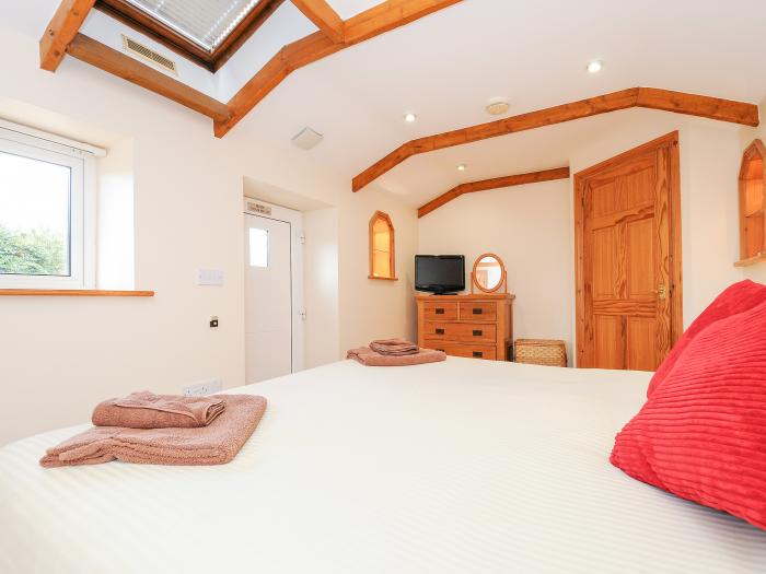 The Hideaway in St Austell, Cornwall, off-road parking, pet-friendly, single-storey, close to shops
