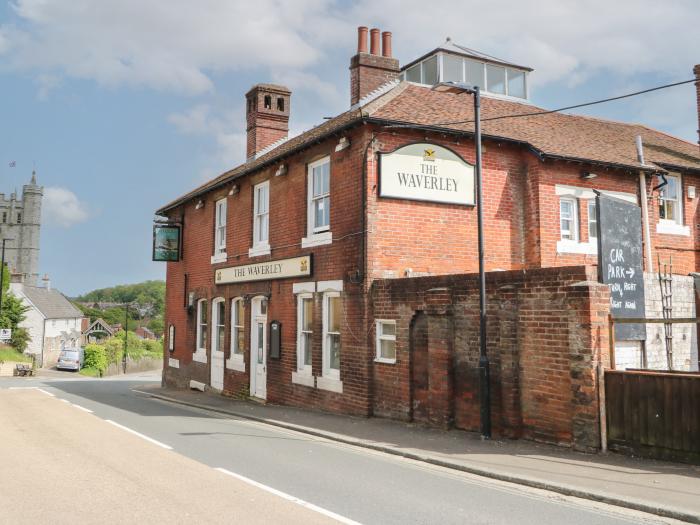 Castle Cottage, Carisbrooke, Isle of Weight. Close to a shop, pub and a castle. Grade II listed. TV.