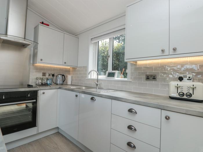 Bluebell Lodge is near Dartmouth, Devon. Two-bedroom lodge with countryside views. Stylish