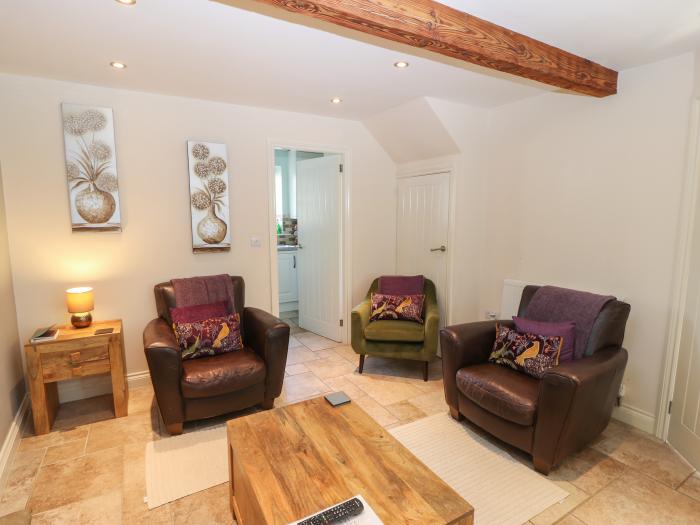 Chloe's Cottage, is in Haworth, West Yorkshire. Three-bedroom cottage, near amenities. Pet-friendly.