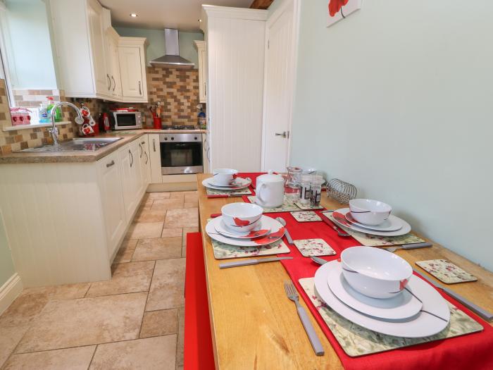 Chloe's Cottage, is in Haworth, West Yorkshire. Three-bedroom cottage, near amenities. Pet-friendly.