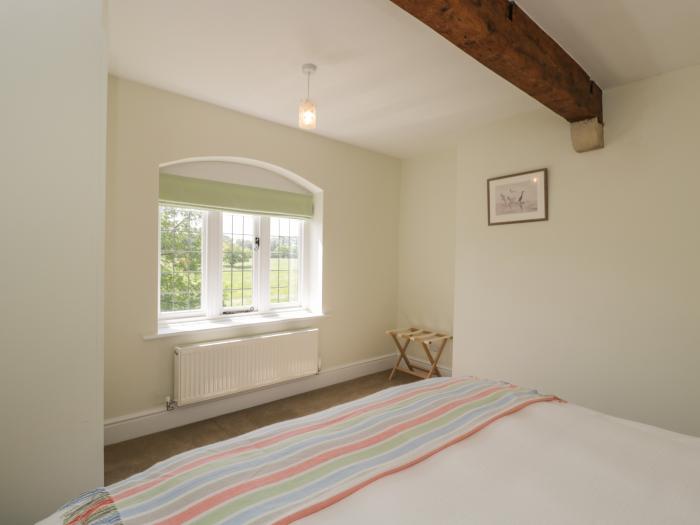 North Lodge is in Malmesbury near Sherston Wiltshire. Near an AONB. Smart TV. Off-road parking. 3bed