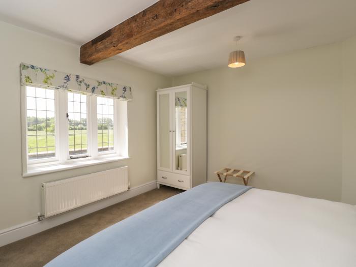 North Lodge is in Malmesbury near Sherston Wiltshire. Near an AONB. Smart TV. Off-road parking. 3bed