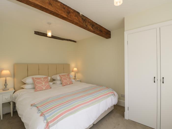 North Lodge is in Malmesbury near Sherston Wiltshire. Near an AONB. Smart TV. Off-road parking. 3bed