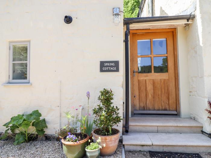 Spring Cottage, Stroud, Gloucestershire. Reverse level accommodation. Open-plan. Tasteful. Enc patio