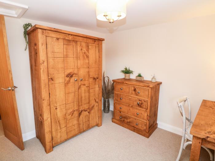 Smithy Cottage, near Chesterfield, Derbyshire. Two-bedroom cottage near Peak District National Park.