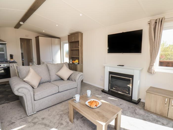 Foxglove Lodge, in Staithes, North York Moors, hot tub, Smart TV, decking, electric fire, parking.