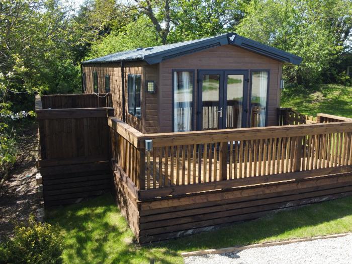 Buttercup Lodge near Runswick Bay near Staithes, North York Moors, off-road parking, hot tub, 2bed