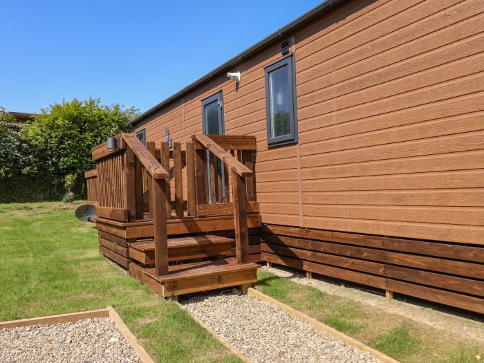 Honeysuckle Lodge in Runswick Bay near Staithes, North York Moors, off-road parking, hot tub, 2bed