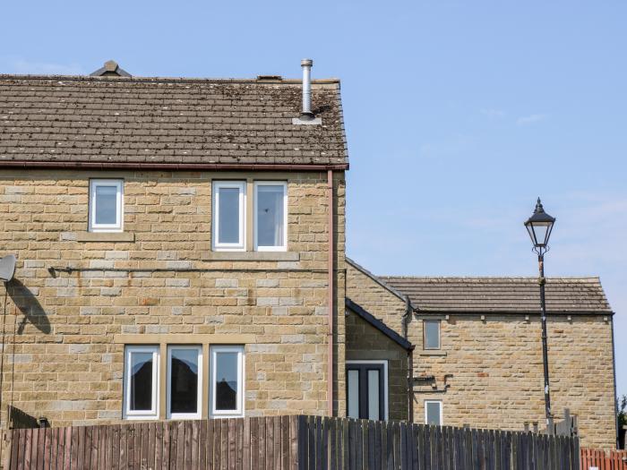 Bowshaw, Hade Edge in West Yorkshire. Close to National Park with rural views. Open-plan and garden.
