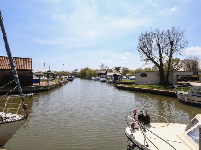 Riverside Cottage, Stalham, Norfolk, Near The Broads National Park, Close to the River Ant, Parking.