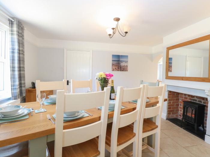 Riverside Cottage, Stalham, Norfolk, Near The Broads National Park, Close to the River Ant, Parking.